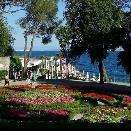 Lejlighed Ines, Cozy, Stunning View, Parking, Pet Friendly Opatija