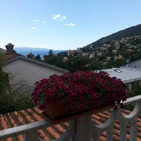 דירה Ines, Cozy, Stunning View, Parking, Pet Friendly אופטיה
