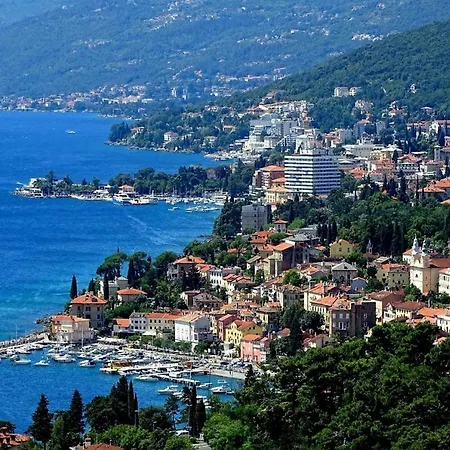 Ines, Cozy, Stunning View, Parking, Pet Friendly Appartement *
